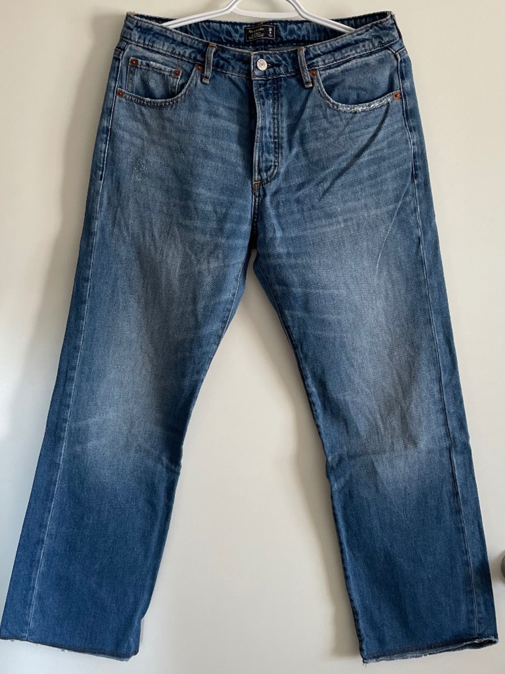 EUC Abercrombie & Fitch Women’s Ames Boyfriend Jeans Low Rise Light Wash Size 28